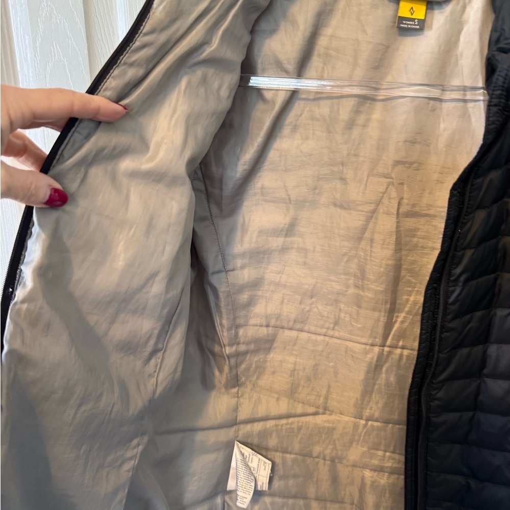 Eddie Bauer Women’s Black Puffer Jacket EB700 Series Size Small Broken Zipper - Picture 7 of 13